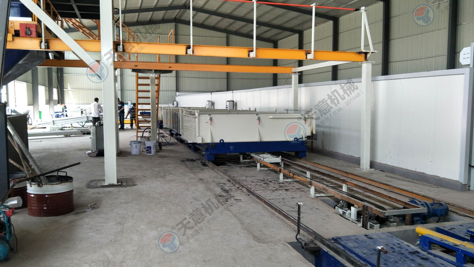 輕質(zhì)隔墻板設(shè)備自動(dòng)化程度高，產(chǎn)量大